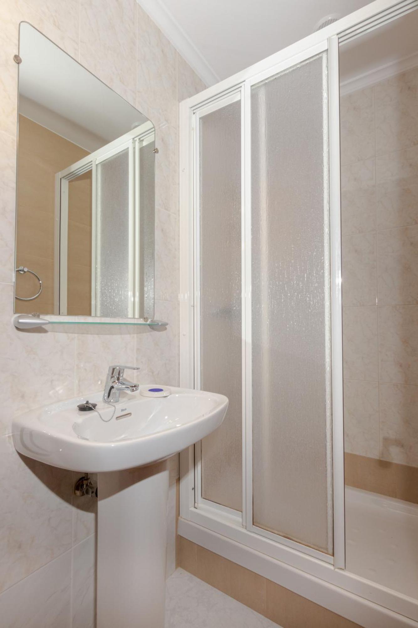 Apartamentos El Acebo Navés Стая снимка