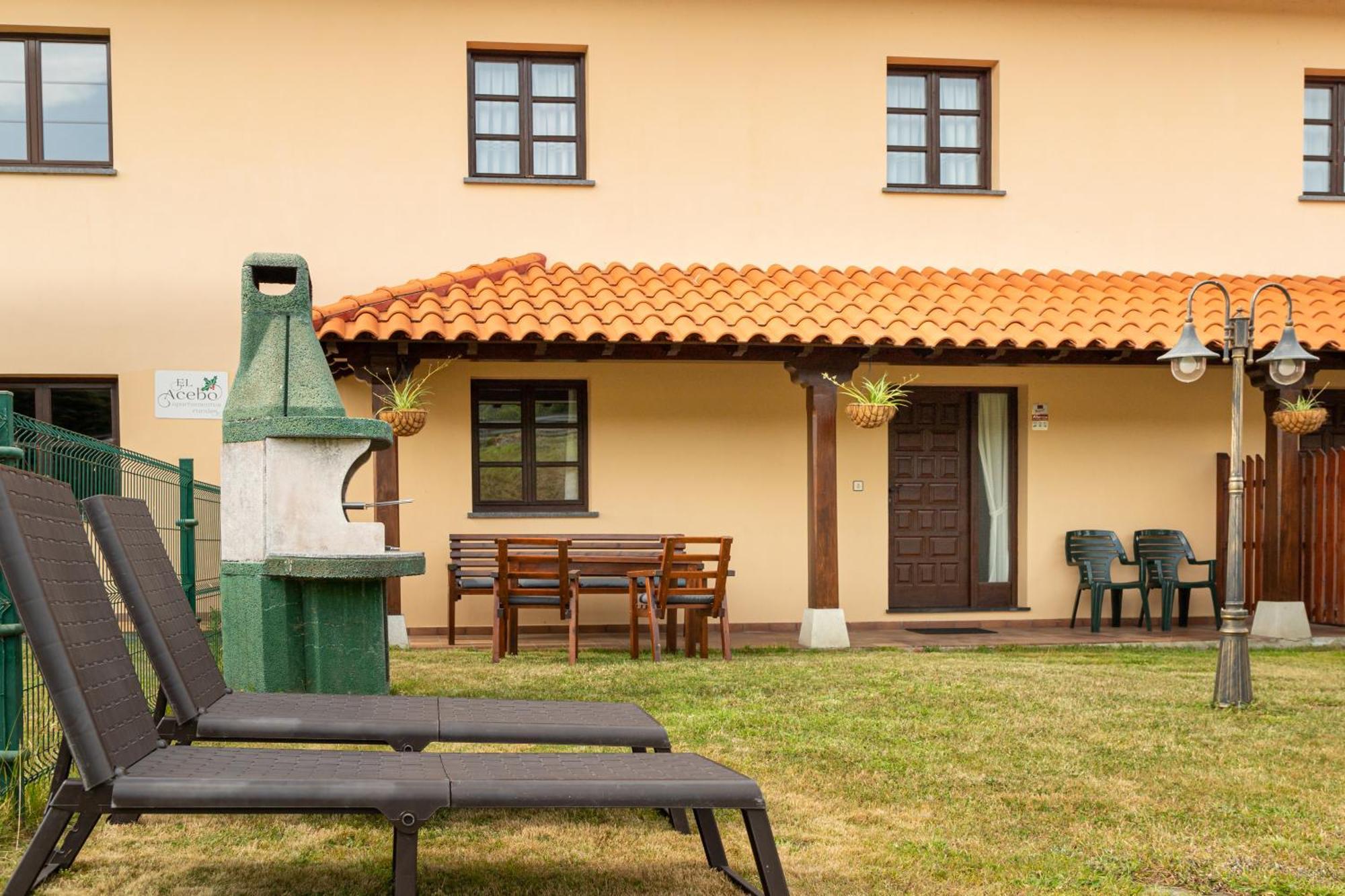 Apartamentos El Acebo Navés Стая снимка